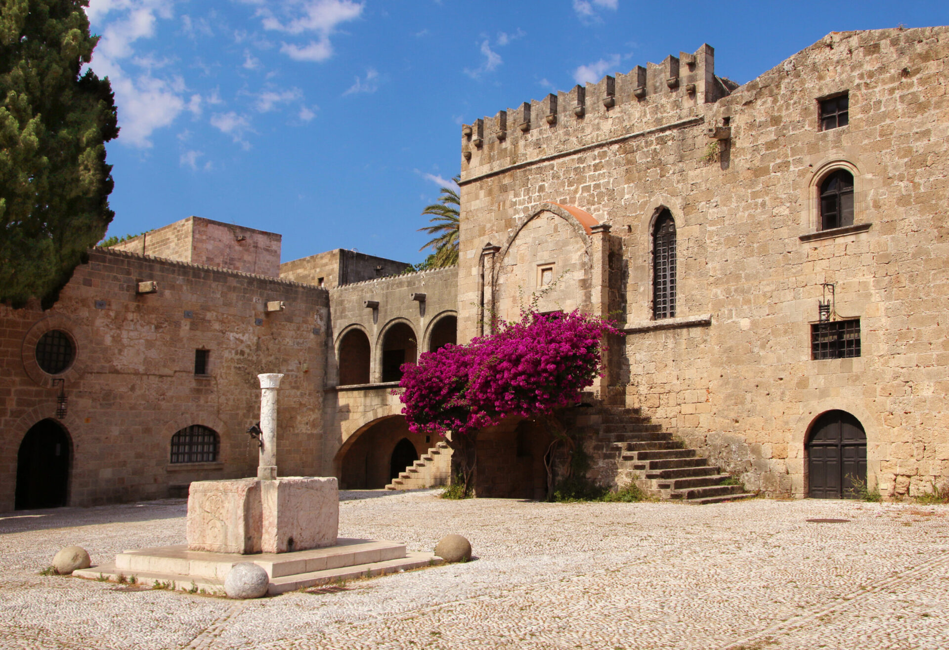Discovering the old town should be the number one thing to do when spending 3 days in Rhodes.